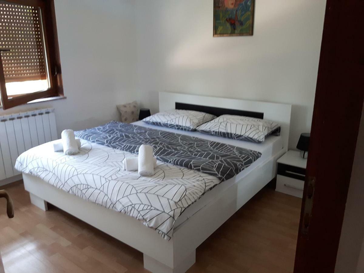 Apartman Petra & Tena 슬루니 외부 사진