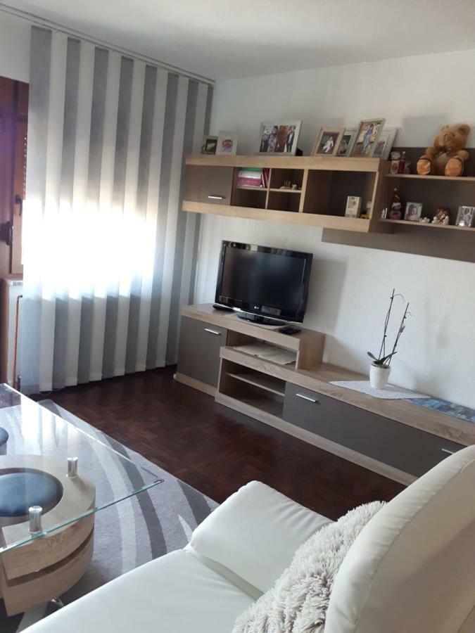 Apartman Petra & Tena 슬루니 외부 사진