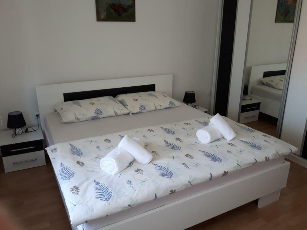 Apartman Petra & Tena 슬루니 외부 사진