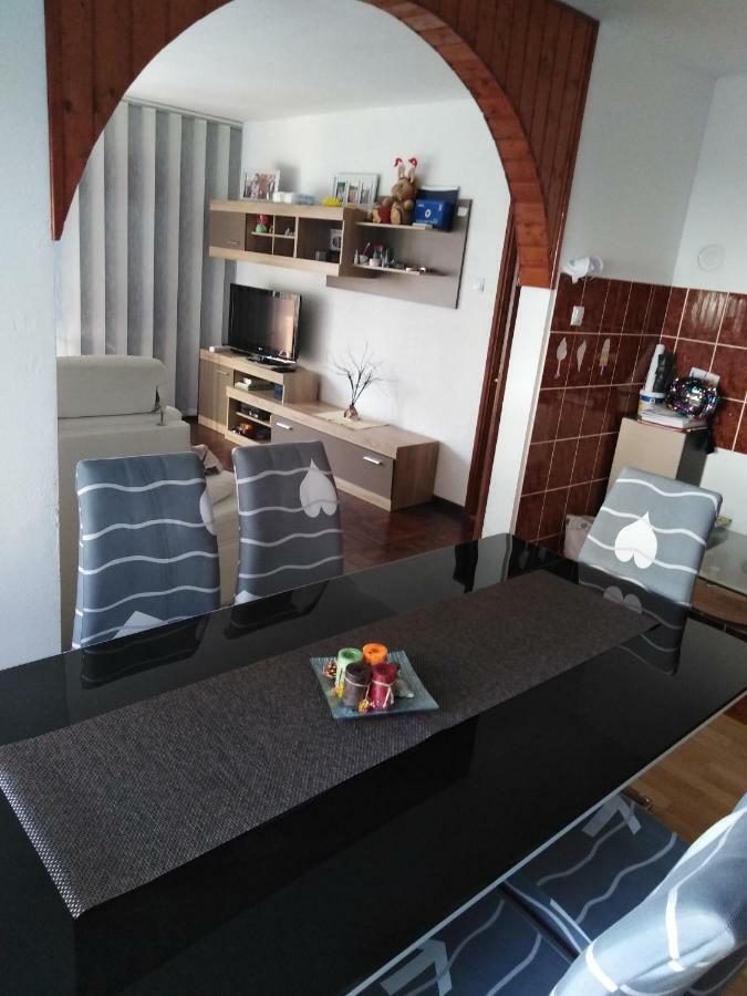 Apartman Petra & Tena 슬루니 외부 사진